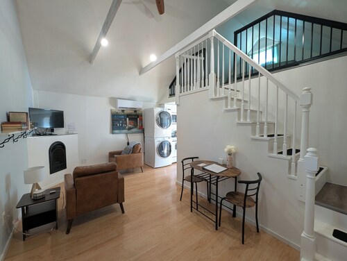 Charming Cottage in Central Salem