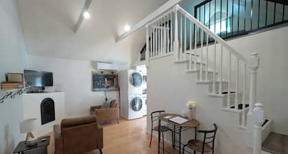 Charming Cottage in Central Salem