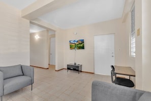 Smart TV - 3-bedroom in superb cozy Arecibo River with WiFi, AC (Puerto Rico)