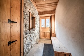 Interior - Apartment 'Bel Appartement - Sixt Fer Cheval' with Private Terrace, Private Garden and Wi-Fi (Sixt-Fer-à-Cheval)