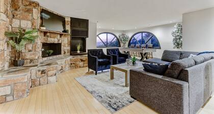 Monthly Sunset Spanish Villa W/ Pool, Pool table, BBQ +