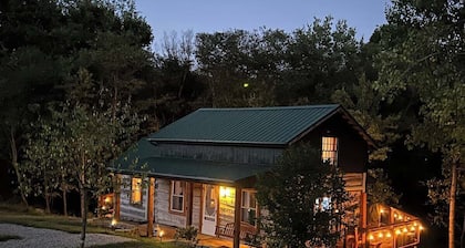 Seclusion _ Hot Tub _ EV Charger _ Dog Friendly