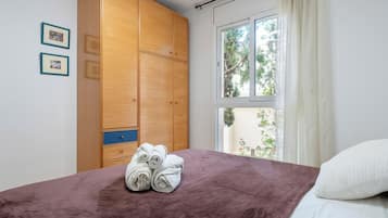 1 bedroom, free WiFi, bed sheets