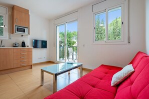 TV - Apartment 'Dorada 2-3' with Shared Pool, Private Terrace and Wi-Fi (Calafell)