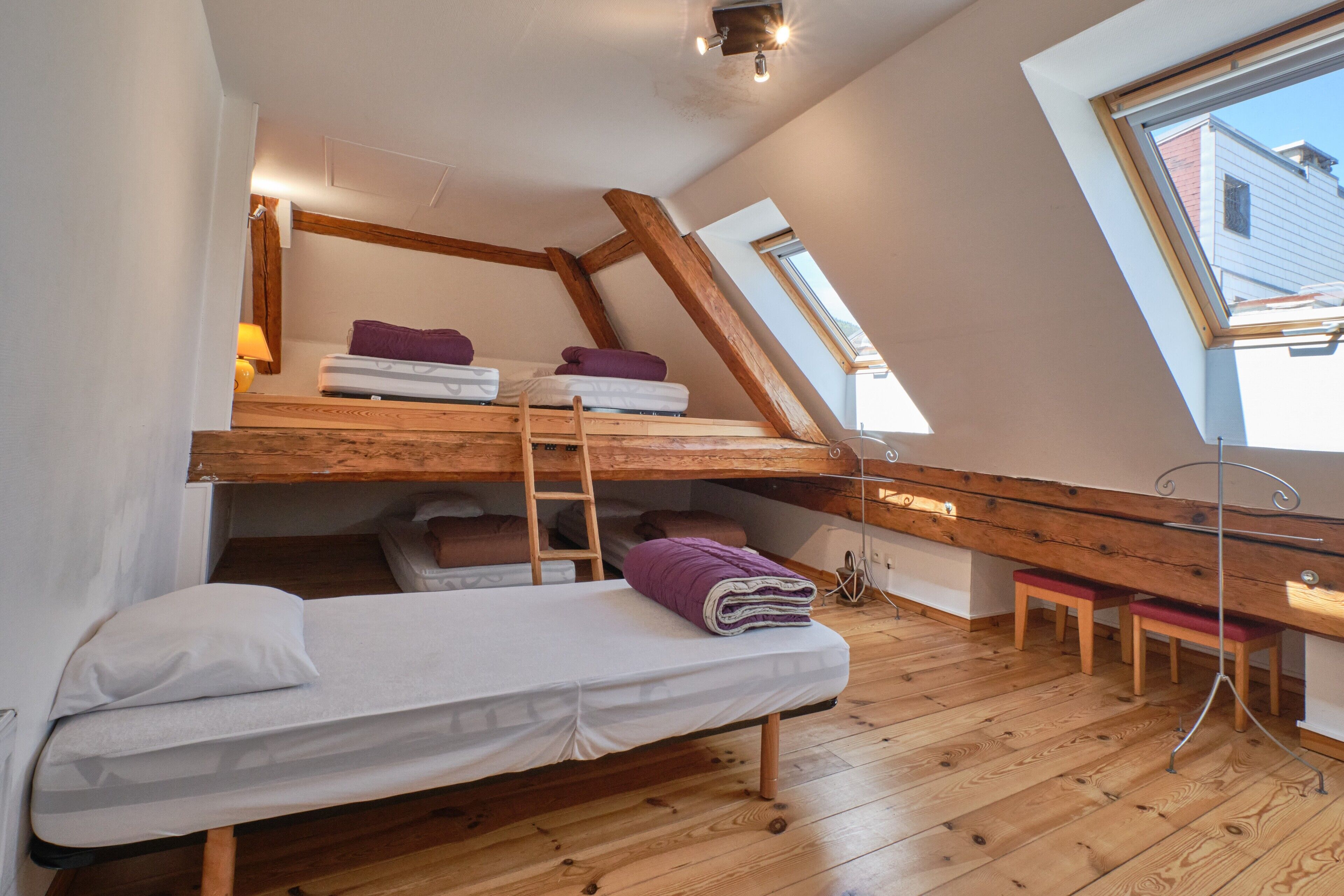 4 bedrooms, iron/ironing board, free WiFi