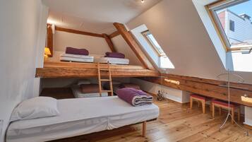 4 bedrooms, iron/ironing board, free WiFi