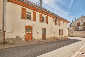 Exterior - Renovated Townhouse Apartment with Mountain Views and Wi-Fi (Villard-de-Lans)