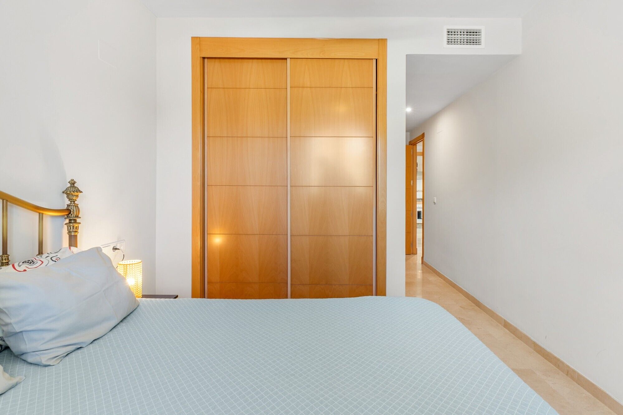 2 habitaciones, tabla de planchar con plancha y wifi gratis 