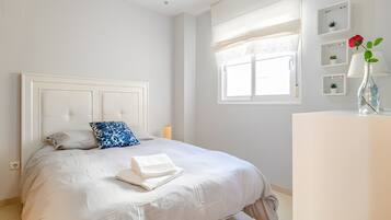 2 slaapkamers, een strijkplank/strijkijzer, gratis wifi, beddengoed