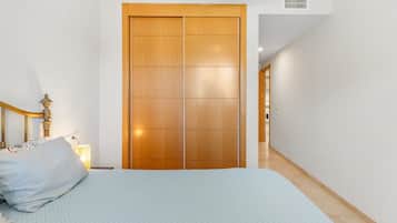 2 quartos, ferros/tábuas de passar roupa, Wi-Fi de cortesia