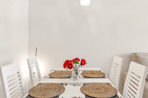 Dining - Benalmádena-Arenal Golf Apartment with Shared Pool, Wi-Fi, and Air Conditioning (Benalmádena)