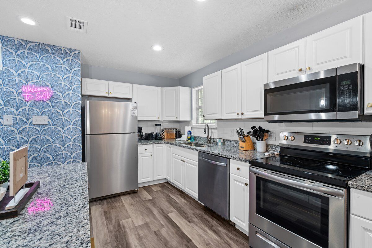 Køleskab, mikrobølgeovn, ovn, kogeplade