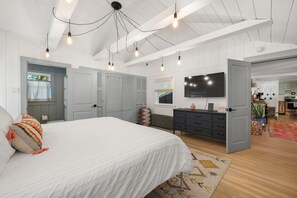 3 bedrooms, iron/ironing board, travel crib, WiFi