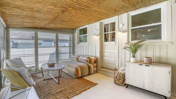 Smart TV, table tennis, books