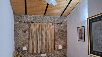 6 makuuhuonetta, ilmainen Wi-Fi, vuodevaatteet