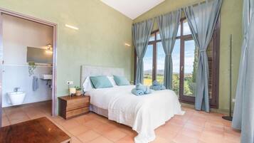 4 soveværelser, skrivebord, strygejern/strygebræt, gratis Wi-Fi