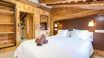 4 slaapkamers, een strijkplank/strijkijzer, gratis wifi, beddengoed