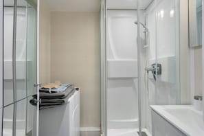 Shower, hair dryer, towels