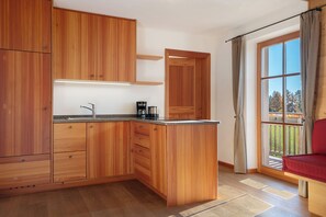 Interior - Apartment 'Oberfahrerhof Apt Salten' with Mountain View, Shared Terrace and Wi-Fi (Jenesien)