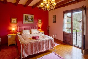 2 bedrooms, free WiFi, bed sheets - Country House 'Matxingonea 2' with Mountain View, Private Garden and Wi-Fi (Leorlas)