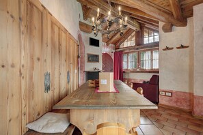 Dining - Apartment 'Royal Gala' with Mountain View, Shared Garden and Wi-Fi (Predaia)