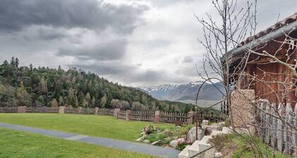 Appartement "Royal Gala" avec vue sur les montagnes, jardin partagé et Wi-Fi