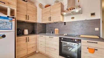 Kühlschrank, Mikrowelle, Ofen, Geschirrspüler