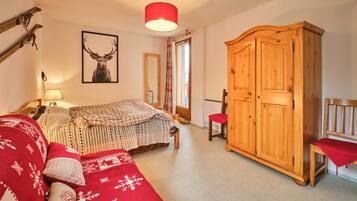 3 bedrooms, iron/ironing board