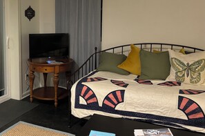 1 quarto, escrivaninha, ferros/tábuas de passar roupa, Wi-Fi de cortesia