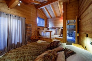 3 bedrooms, iron/ironing board, free WiFi