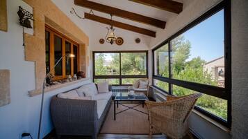 TV, fireplace, DVD player, stereo