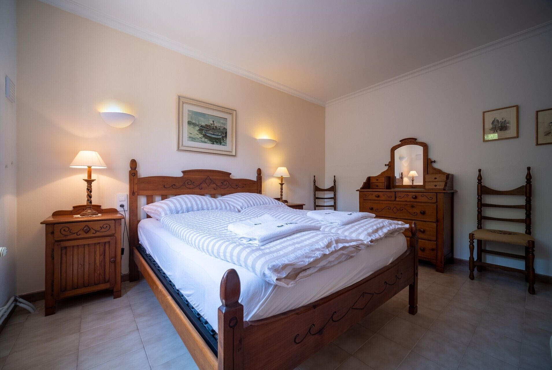 4 bedrooms, iron/ironing board, free WiFi, bed sheets