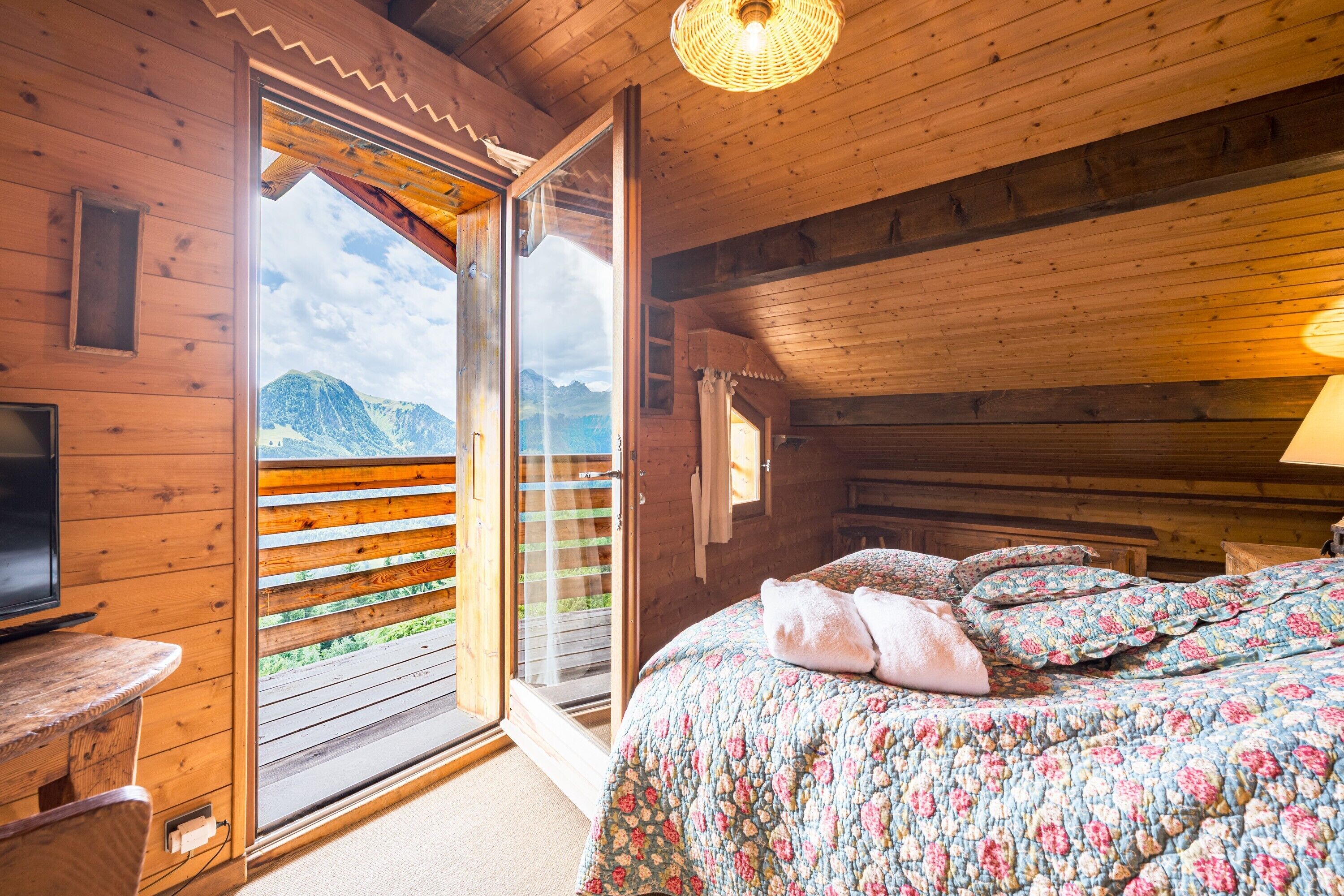 2 bedrooms, iron/ironing board, free WiFi