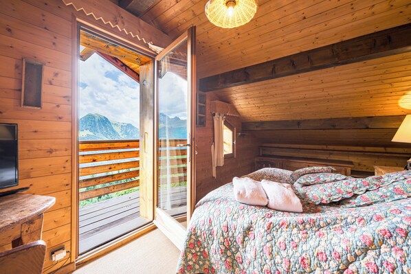 2 bedrooms, iron/ironing board, free WiFi