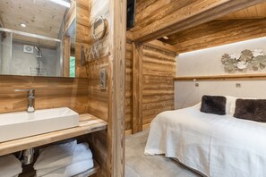 Shower, hair dryer, towels - Chalet Karavi – Alpine Escape in Manigod (Manigod)