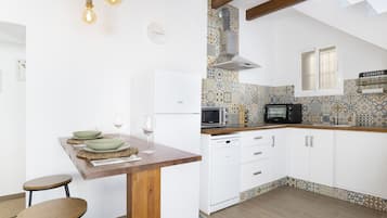 Réfrigérateur, four, plaque de cuisson, lave-vaisselle