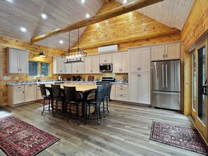 Fridge, microwave, oven, stovetop - Sunset Serenity (Waterfront on Moosehead Lake!) (Greenville)