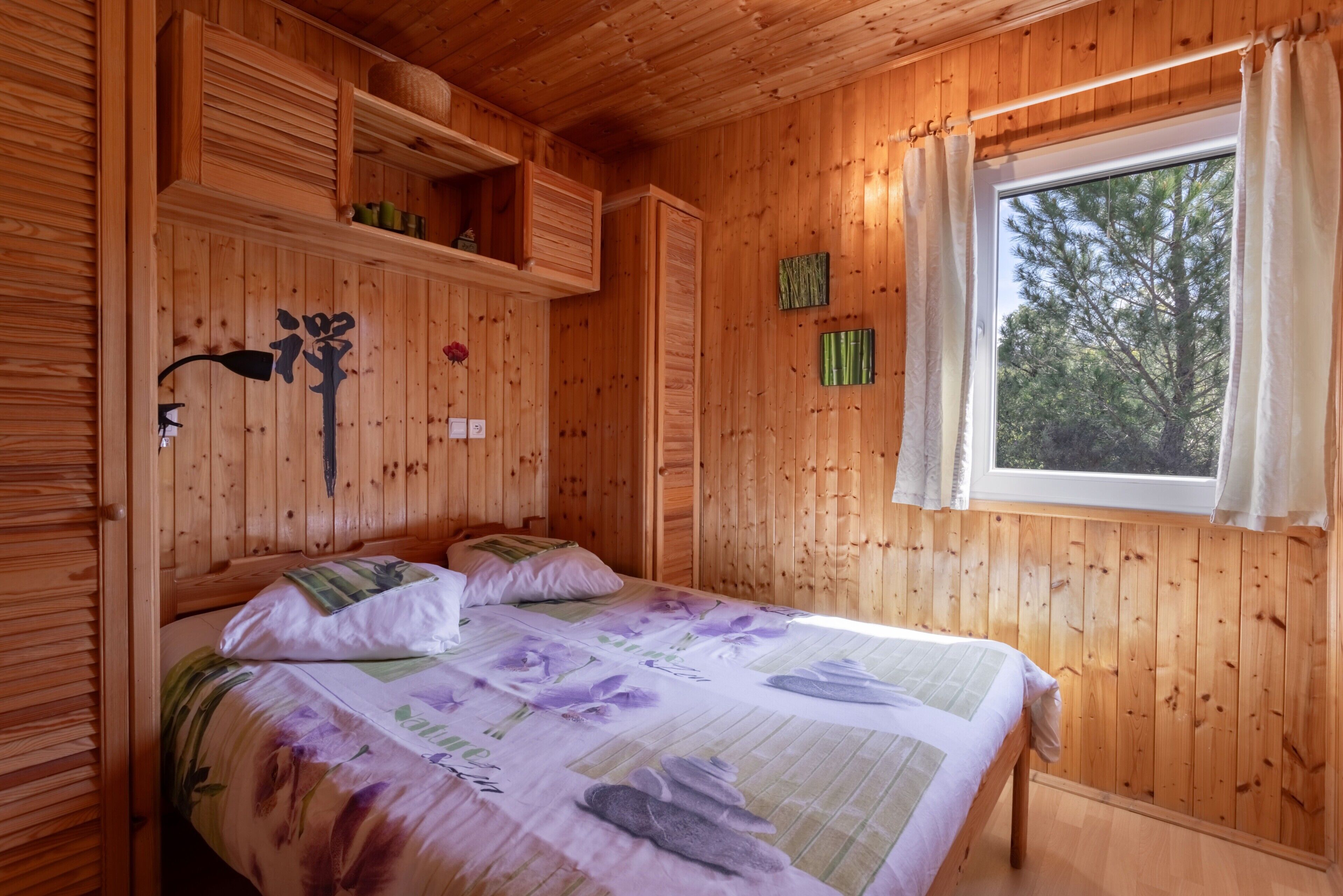 2 室のベッドルーム、アイロン / アイロン台