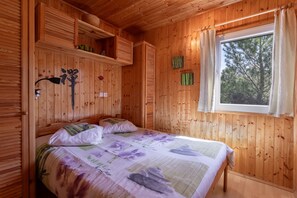 2 bedrooms, iron/ironing board