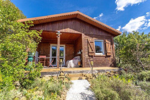 Chalet 'Japon' with Mountain Views, Shared Pool and Private Terrace