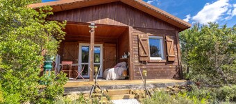 Chalet 'Japon' with Mountain Views, Shared Pool and Private Terrace