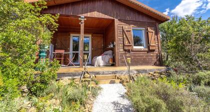 Chalet 'Japon' with Mountain Views, Shared Pool and Private Terrace