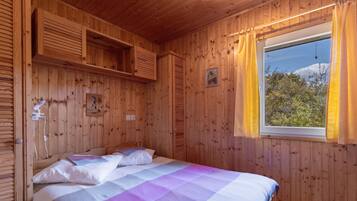 2 bedrooms, iron/ironing board