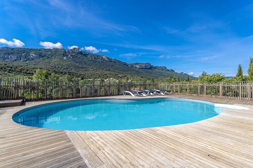Chalet 'Maroc' avec vue sur les montagnes, piscine partagée et terrasse privée