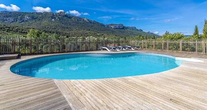 Chalet 'Maroc' avec vue sur les montagnes, piscine partagée et terrasse privée