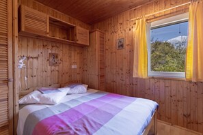 2 bedrooms, iron/ironing board