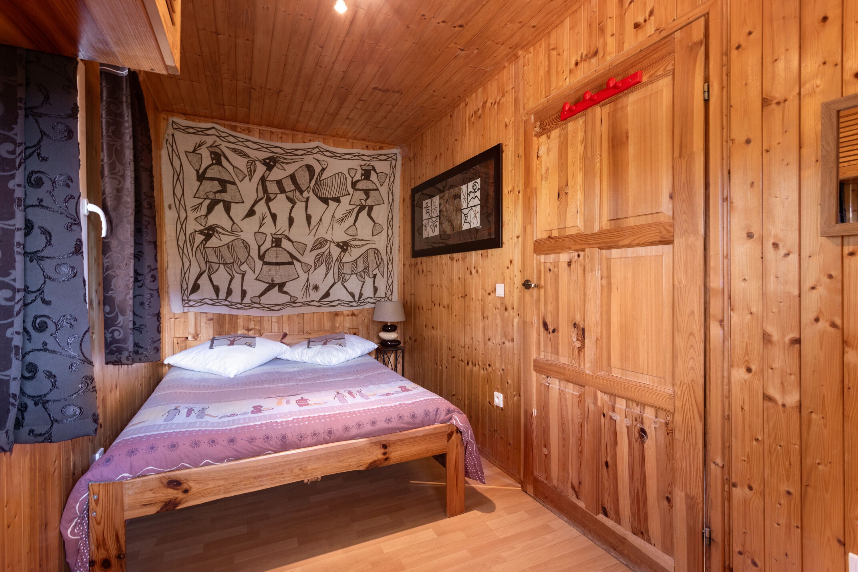 2 slaapkamers, een strijkplank/strijkijzer