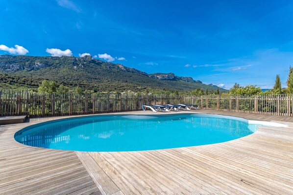 Pool - Gite Les Casots with Shared Pool, Private Terrace and Air Conditioning (Rouffiac-des-Corbières)