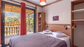 8 chambres, fer et planche Ă repasser, draps fournis