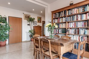 Dining - Apartment 'Firenze Terrazza, Doppio Parcheggio' with Private Terrace, Wi-Fi and Air Conditioning (Firenze)